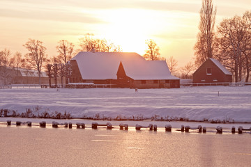 三国和水浒发生时间哪个在前-